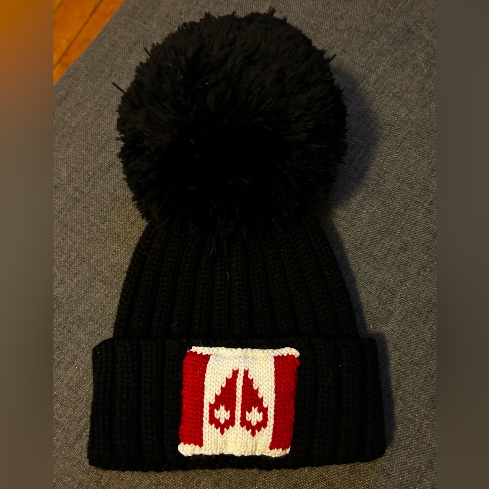 Moose Knuckles Canada Toque